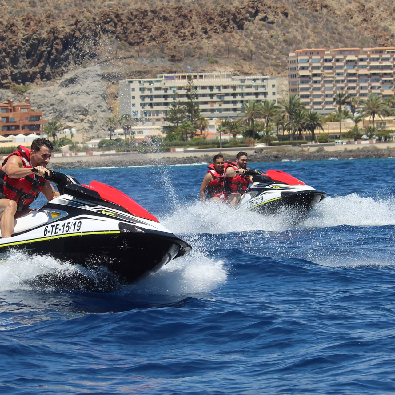 For couples, friends or family!
Alone or two on the jet ski (driver and passenger can swap)