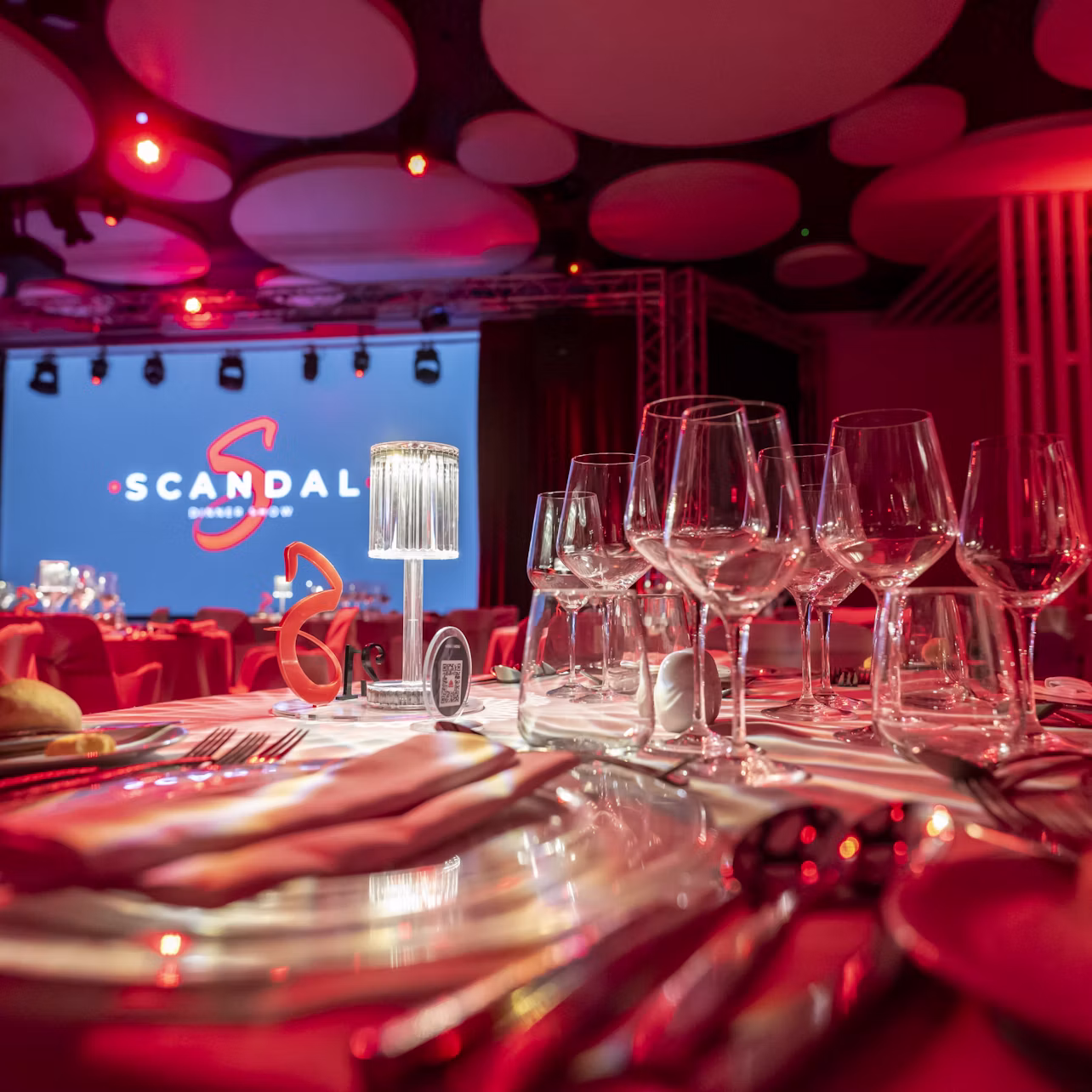Your table, the place where you will go on this culinary and artistic journey.