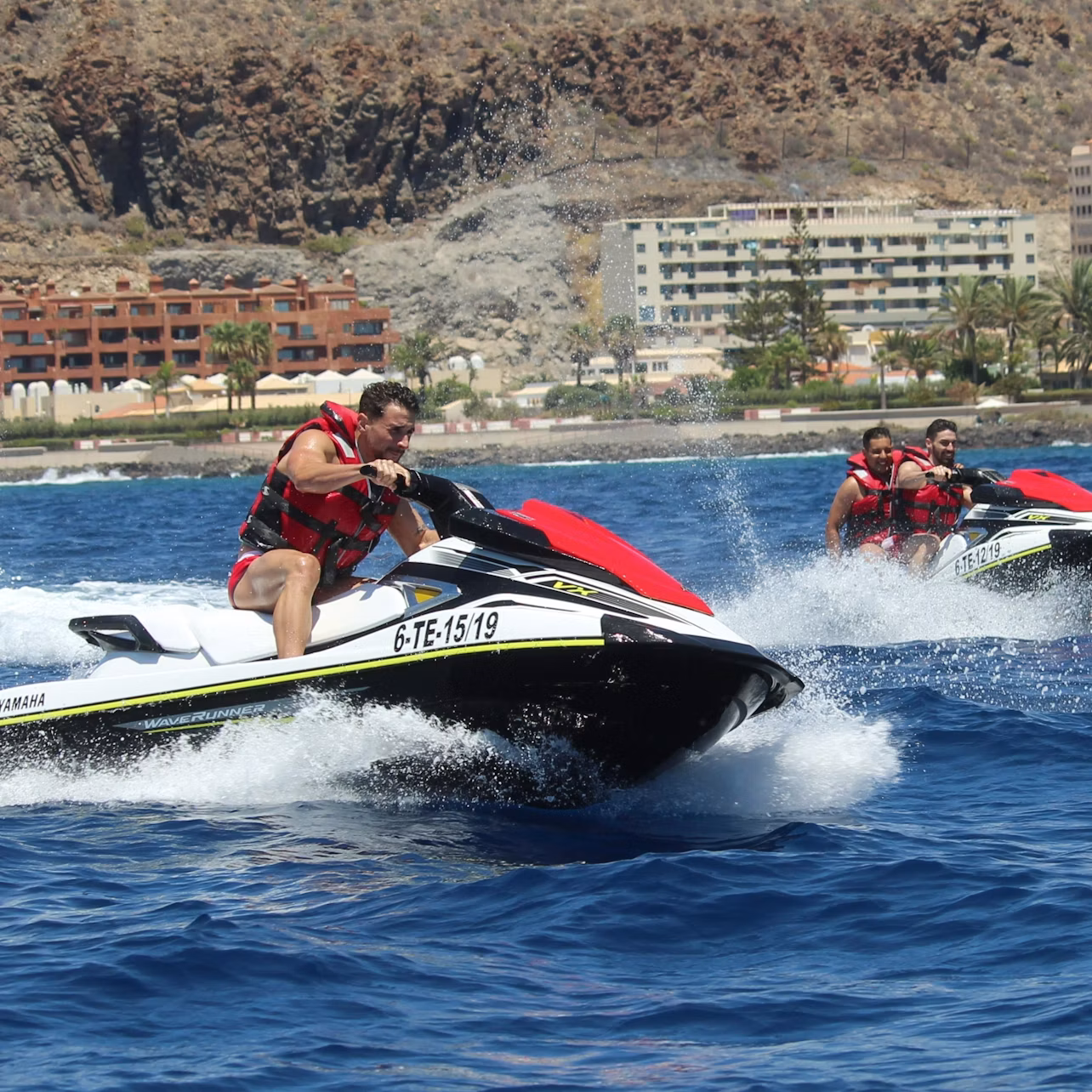 For couples, friends or family!
Alone or two on the jet ski (driver and passenger can swap)