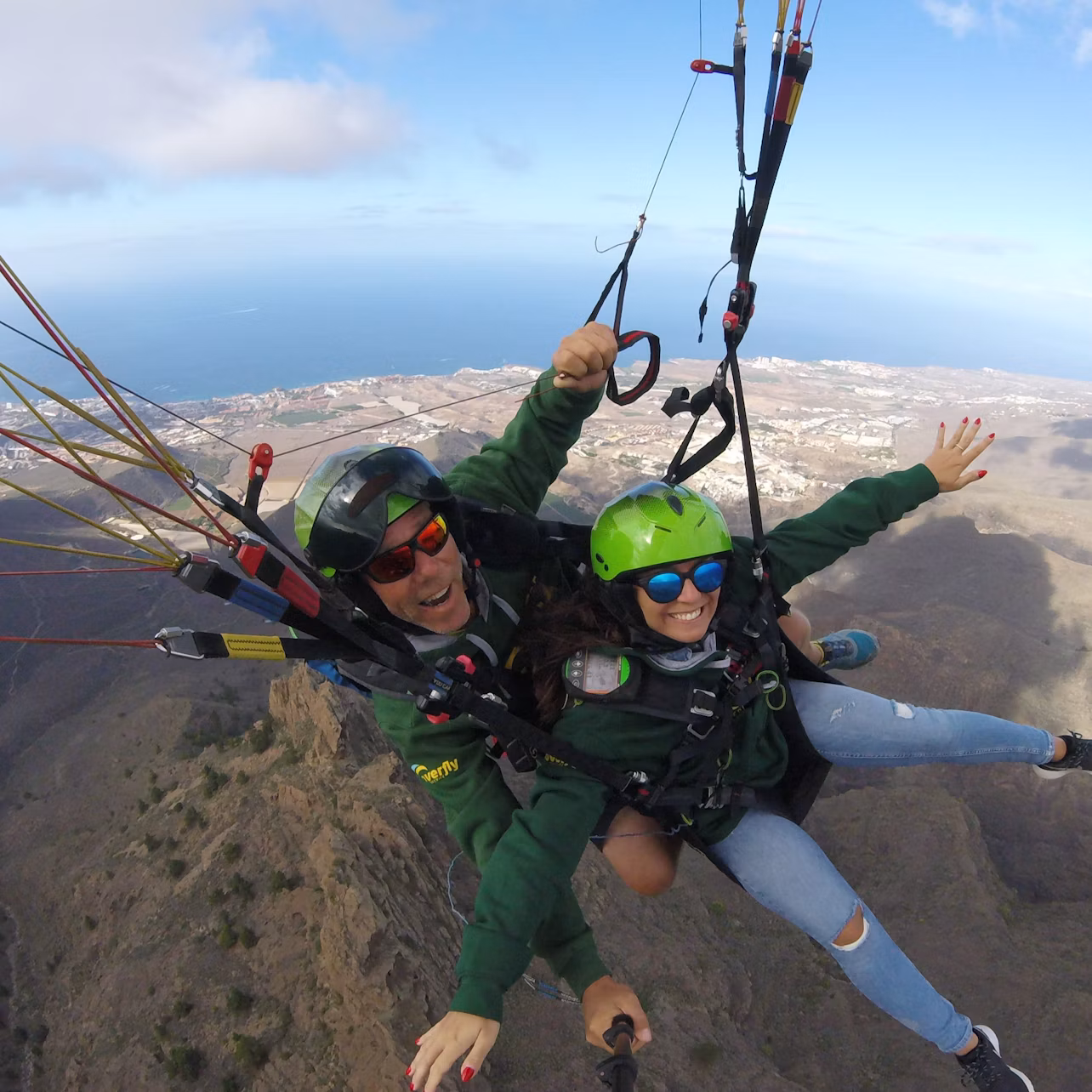 Bonito día en parapente en la isla de Tenerife