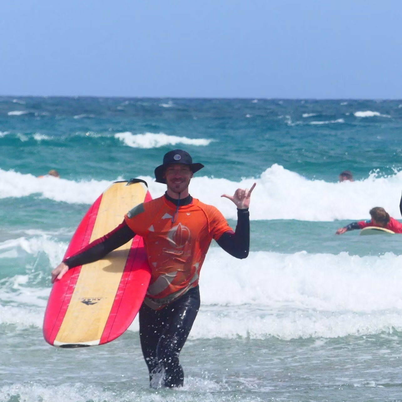 Plage de Famara : Cours de surf de 4 heures