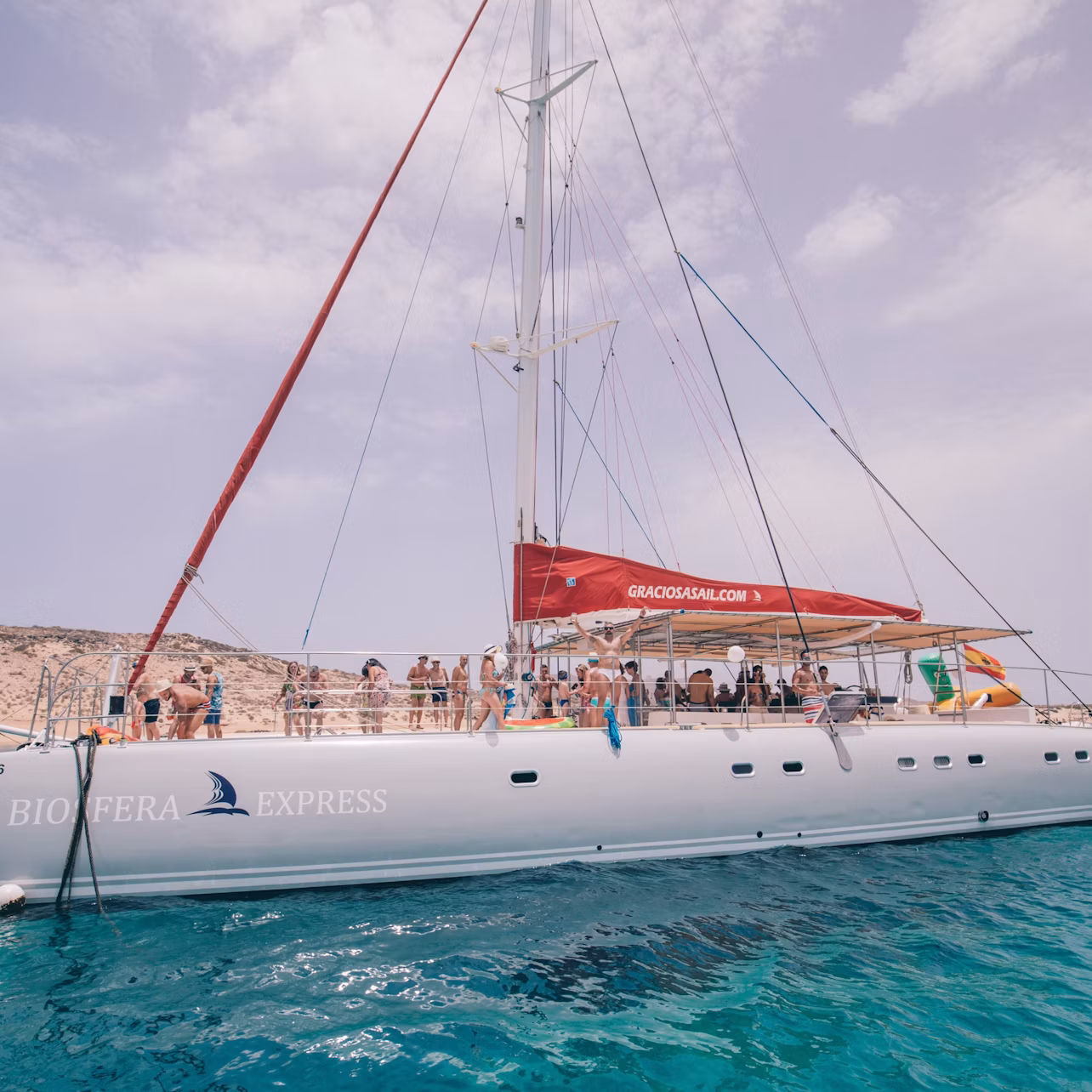 La Graciosa: Katamaran-Tour inkl. Mittagessen & Fähre ab Lanzarote