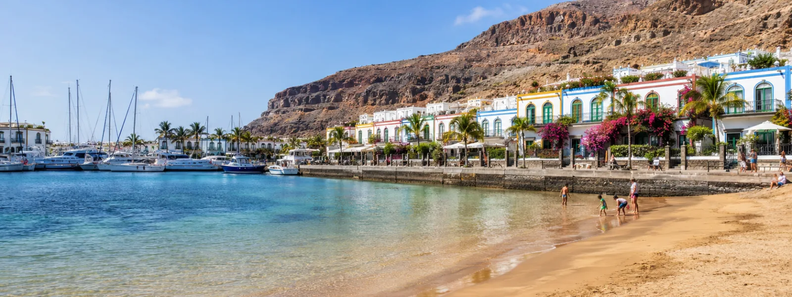 Plage familiale et marina de Puerto de Mogan à Gran Canaria