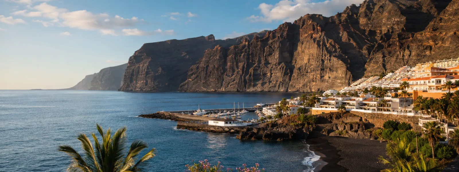 Falaises de Los Gigantes et côte de la station de Puerto de Santiago à Tenerife
