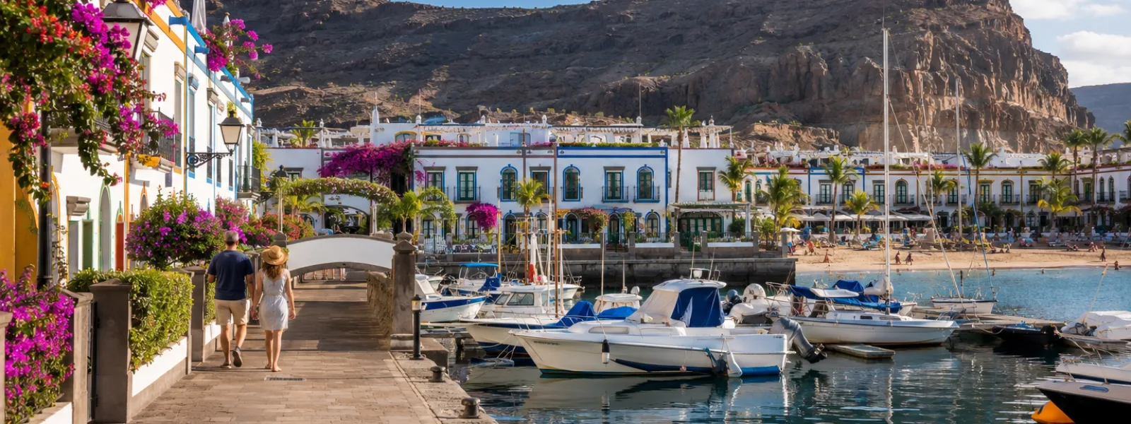 Marina e spiaggia di Puerto de Mogan a Gran Canaria per una vacanza senza auto