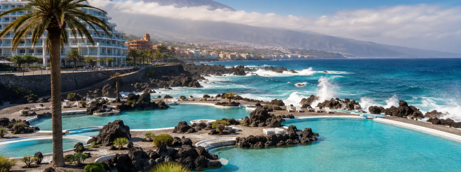 Piscine di acqua salata di Lago Martianez e hotel fronte mare a Puerto de la Cruz, Tenerife