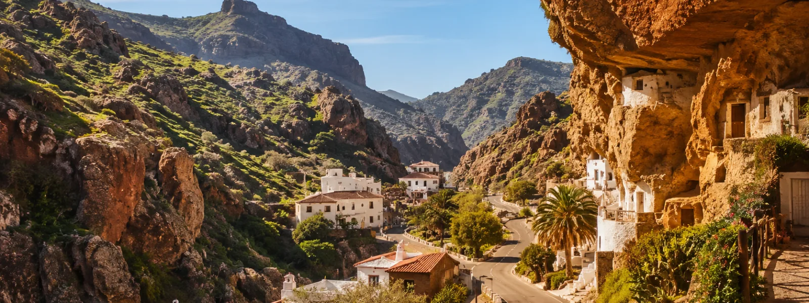 Ravin du Barranco de Guayadeque et maisons-grottes près d'Agüimes à Gran Canaria