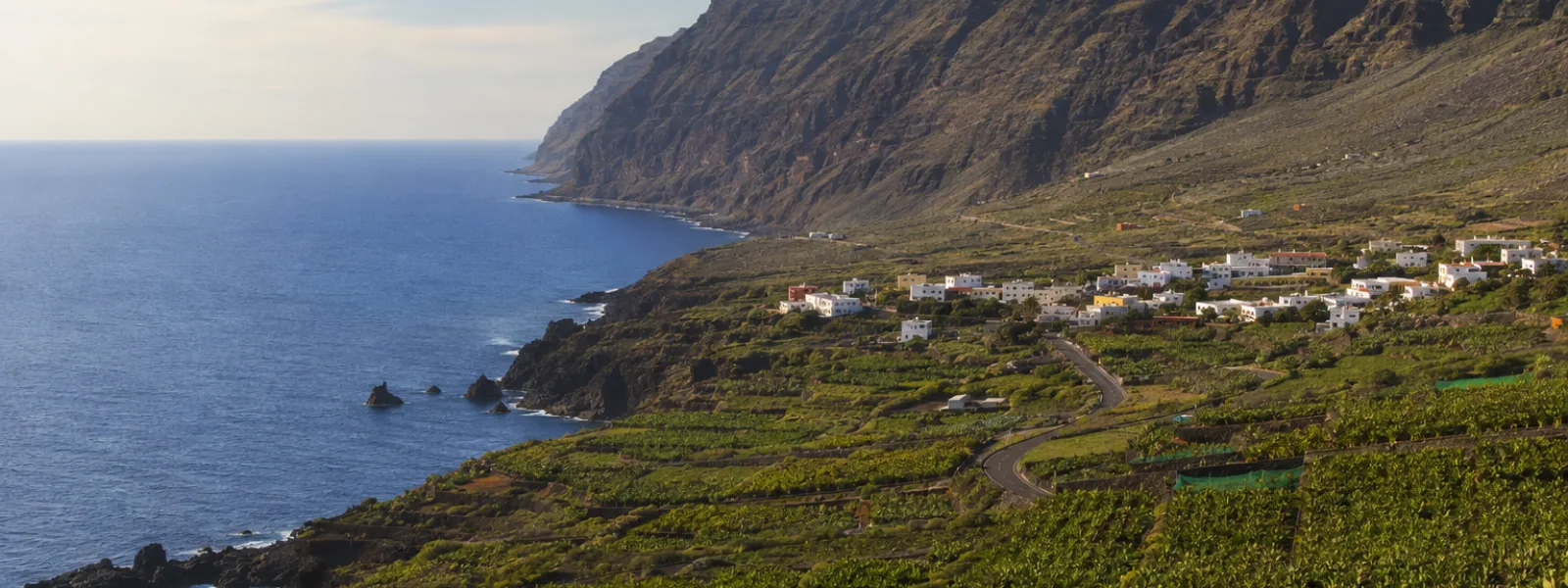 Valle di El Golfo e costa vulcanica atlantica a El Hierro, Isole Canarie