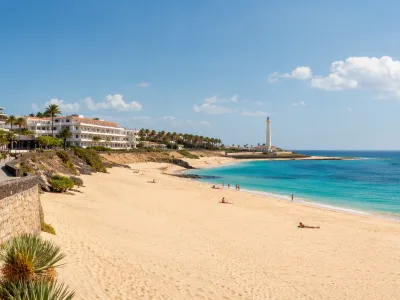 Morro Jable beach and Jandia lighthouse in southern Fuerteventura for a car-free holiday guide