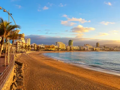 Las Canteras beach and city hotels in Las Palmas de Gran Canaria