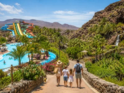 Family choosing between Aqualand Maspalomas water park and Palmitos Park in Gran Canaria