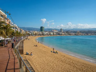 Las Canteras beach and promenade in Las Palmas de Gran Canaria