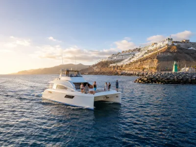 Dolphin-watching catamaran leaving Puerto Rico harbour in Gran Canaria