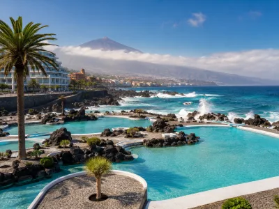Lago Martianez seawater pools and seafront hotels in Puerto de la Cruz, Tenerife