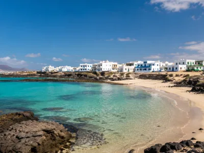 El Cotillo lagoon beach in Fuerteventura for airport transfer and car hire planning