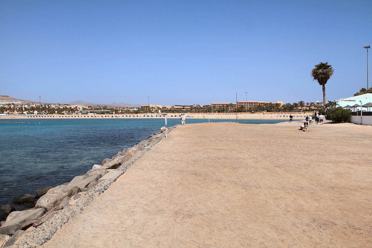 Calle del Castillo cerca de la playa de Playa del Castillo en Caleta de Fuste, Fuerteventura