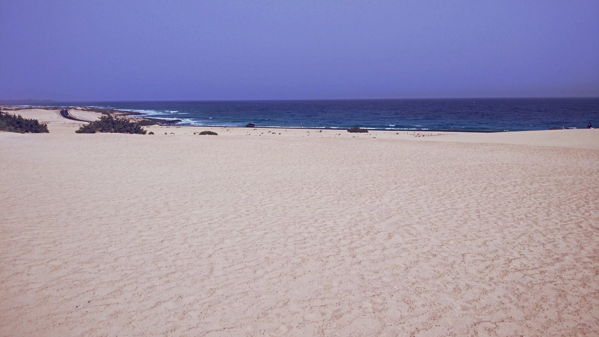Sable blanc des dunes de Corralejo au bord de l'océan Atlantique, Fuerteventura